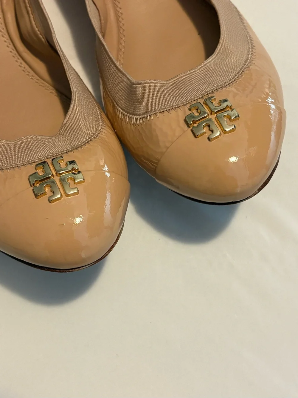 Tory Burch Minnie Travel Ballet Flats Nude Patent Leather Gold Logo 9M luxury